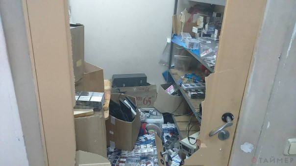 Голодные бунты: На Украине захватили супермаркет и ресторан ради еды