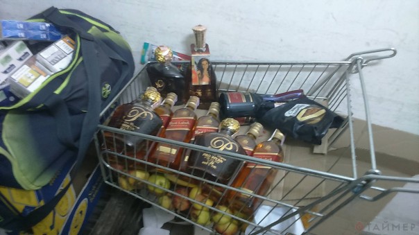 Голодные бунты: На Украине захватили супермаркет и ресторан ради еды