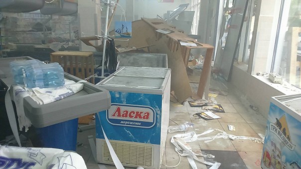 Голодные бунты: На Украине захватили супермаркет и ресторан ради еды