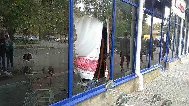 Голодные бунты: На Украине захватили супермаркет и ресторан ради еды