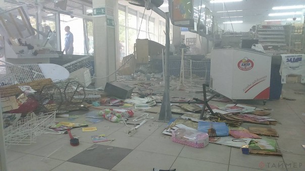 Голодные бунты: На Украине захватили супермаркет и ресторан ради еды