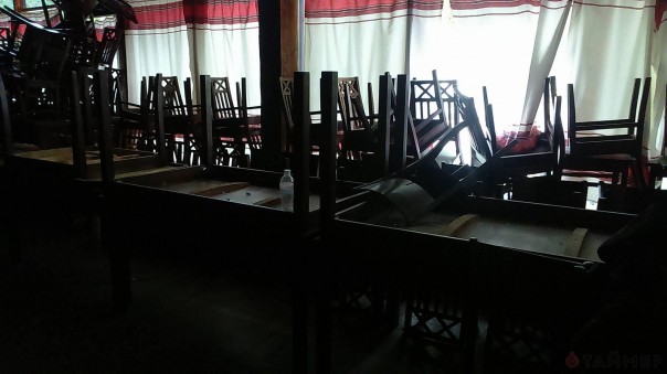 Голодные бунты: На Украине захватили супермаркет и ресторан ради еды