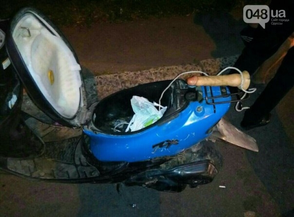 А это не херой АТЫ, случаем? В Одессе абсолютно голый мужчина катался на скутере А это не херой АТЫ, случаем? В Одессе абсолютно голый мужчина катался на скутере