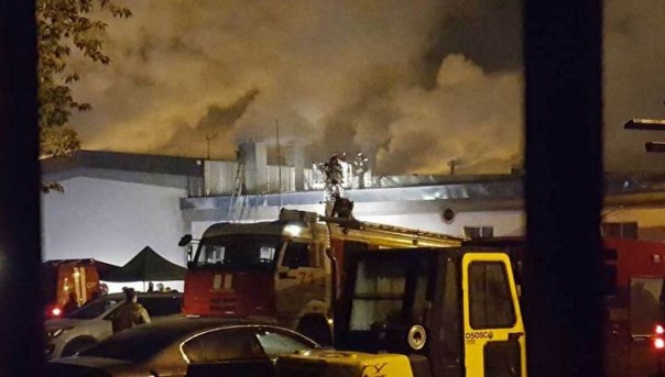 Склад в Москве охвачен огнем: погибли 7 пожарных