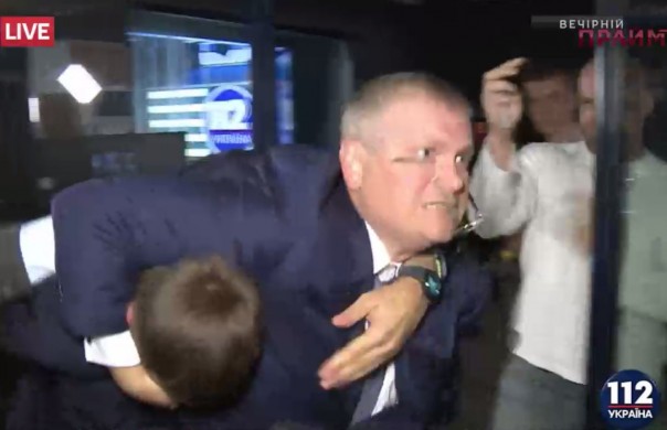 Драка Парасюка и Вилкула на "112 Украина"