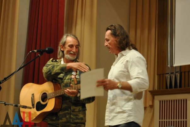 Второй международный фестиваль «Большой Донбасс» собрал в ДНР десятки поэтов, бардов и музыкантов Второй международный фестиваль «Большой Донбасс» собрал в ДНР десятки поэтов, бардов и музыкантов