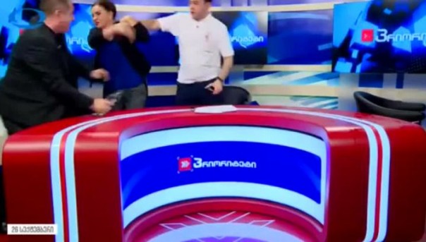 Грузинские дебаты закончились дракой и битьем посуды