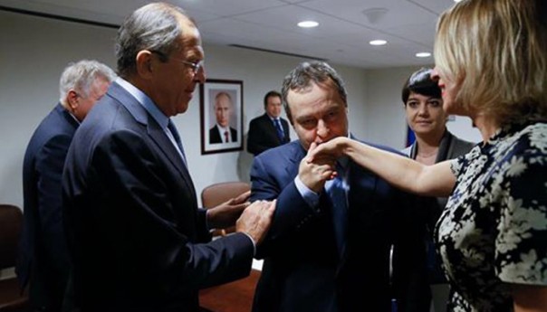 Захарова рассказала о поцелуе сербского министра