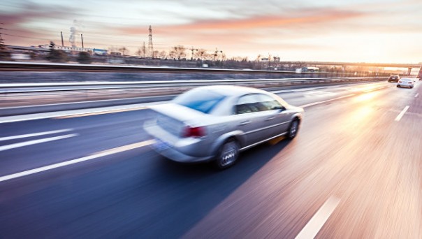 В Орле дорожная камера засняла машину, едущую со сверхзвуковой скоростью