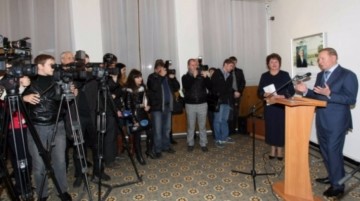 Кучма призвал не измерять антироссийские санкции чайными ложками