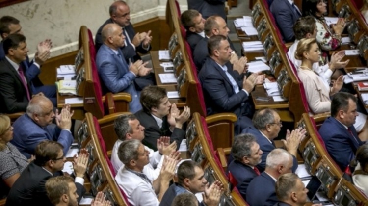 Рада собирается расширить санкции и ввести визовый режим с РФ Рада собирается расширить санкции и ввести визовый режим с РФ