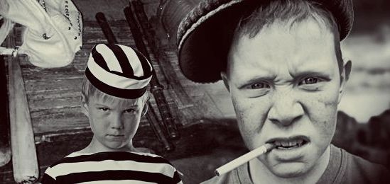 В Запорожье полиция задержала в центре города толпу школьников с ножами, топорами, битами и пистолетом