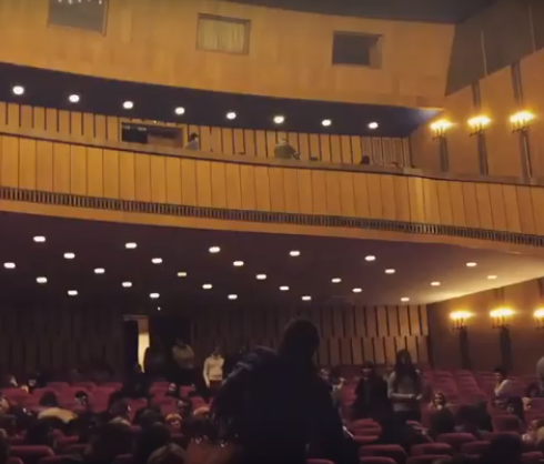 Ценители прекрасного: в оперном театре Днепропетровска женщина ударила мужчину молотком по голове