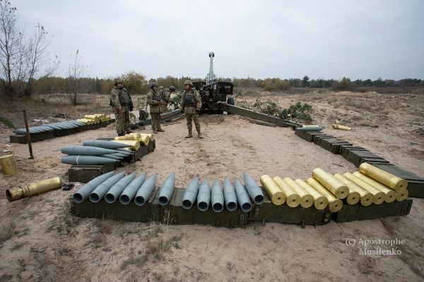 На 5 канале проговорились – ВСУ бьют по Донбассу из запрещенных минскими соглашениями САУ «Пион»