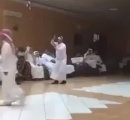 Суровая танцовщица в ночном клубе у саудитов (город Джидда, Саудовская Аравия)