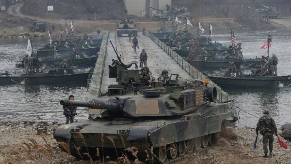 США совместно с Южной Кореей проводят военные учения США совместно с Южной Кореей проводят военные учения