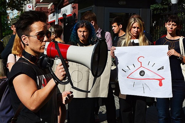 Украинки на митинге требовали права убивать детей Украинки на митинге требовали права убивать детей