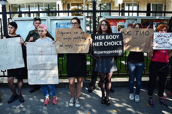 Украинки на митинге требовали права убивать детей