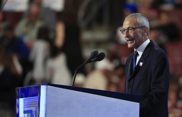 WikiLeaks опубликовала письма главы предвыборного штаба Клинтон WikiLeaks опубликовала письма главы предвыборного штаба Клинтон