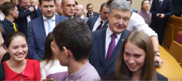 Социальные сети возмущены «наездом» Порошенко на студента