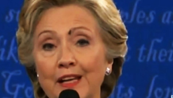 В "Твиттере" муху Клинтон разоблачили как шпиона-агента Кремля. Как соцсети отреагировали на муху