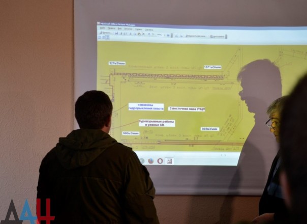 Глава ДНР Александр Захарченко принял участие в открытии новой лавы на шахте им. Скочинского Глава ДНР Александр Захарченко принял участие в открытии новой лавы на шахте им. Скочинского