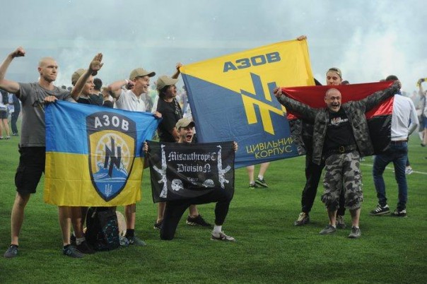 Порошенковские журналисты прозрели: по Украине шагают гитлеровцы и неонацисты