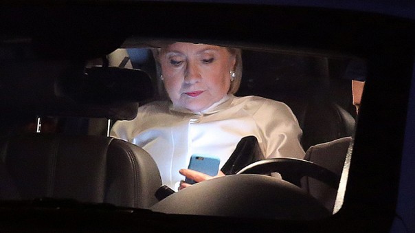 Акт третий: WikiLeaks обнародовал очередной пакет писем главы избирательного штаба Клинтон