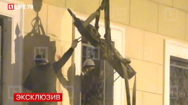В Петербурге демонтировали памятную доску генералу Маннергейму