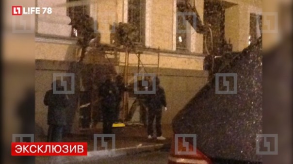 В Петербурге демонтировали памятную доску генералу Маннергейму