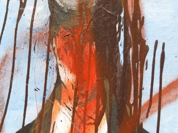 В благодарность за "освобождение": в Мариуполе неизвестные залили кровавой краской мурал, намалеванный "Азовом" В благодарность за "освобождение": в Мариуполе неизвестные залили кровавой краской мурал, намалеванный "Азовом"