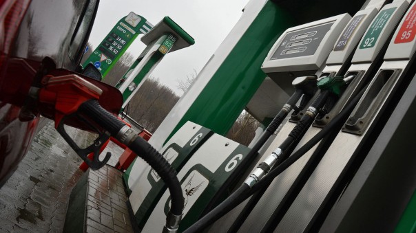 Россия вошла в десятку стран с самым дешёвым бензином