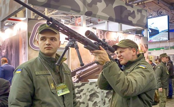 Порошенко придумал, как подбить «Армату» из винтовки
