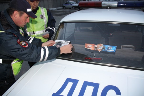 Полицейские наклеили на патрульные авто стикеры с последними словами застреленного коллеги