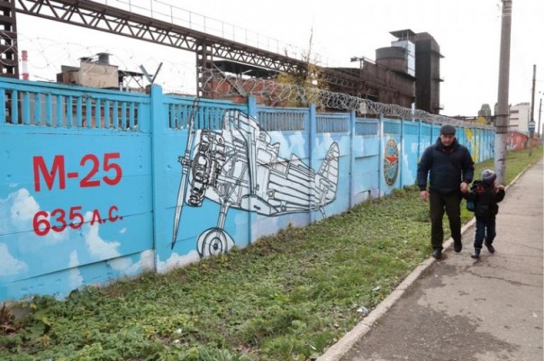 В Перми появилось граффити об истории российской авиации длиной около километра В Перми появилось граффити об истории российской авиации длиной около километра