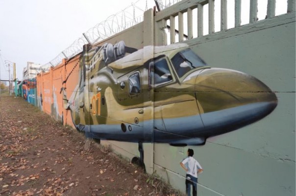 В Перми появилось граффити об истории российской авиации длиной около километра В Перми появилось граффити об истории российской авиации длиной около километра