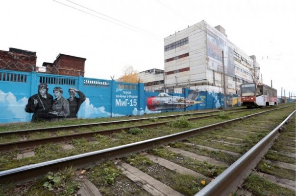 В Перми появилось граффити об истории российской авиации длиной около километра В Перми появилось граффити об истории российской авиации длиной около километра