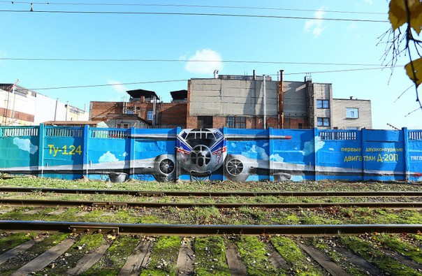 В Перми появилось граффити об истории российской авиации длиной около километра