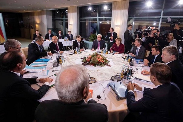 Переговоры в Берлине: Порошенко – бледный и опухший, Путин и Лавров улыбаются Переговоры в Берлине: Порошенко – бледный и опухший, Путин и Лавров улыбаются