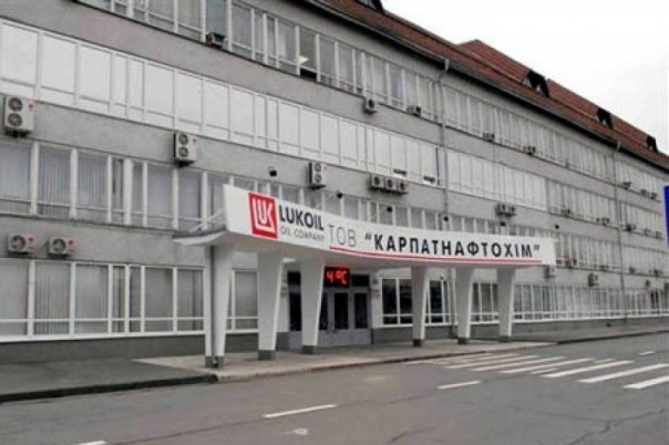 «Хотим торговать с Россией!» Самый большой нефтехимический завод Галичины требует от Порошенко возобновить экономические связи «Хотим торговать с Россией!» Самый большой нефтехимический завод Галичины требует от Порошенко возобновить экономические связи