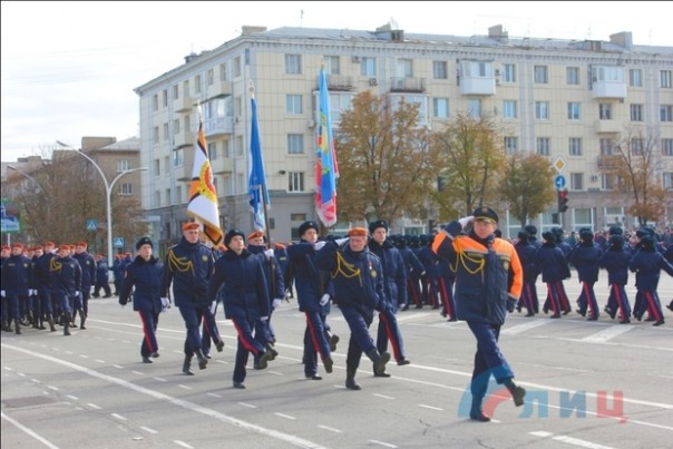 Сводка от НМ ЛНР 22 октября 2016 года. Глава Республики вручил знамя Министерству чрезвычайных ситуаций ЛНР Сводка от НМ ЛНР 22 октября 2016 года. Глава Республики вручил знамя Министерству чрезвычайных ситуаций ЛНР