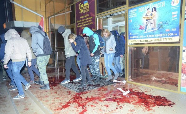 Украинские националисты сорвали концерт Потапа и Насти Каменских Украинские националисты сорвали концерт Потапа и Насти Каменских