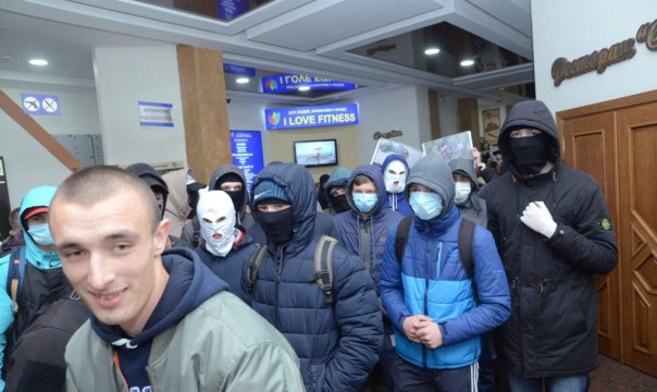 Украинские националисты сорвали концерт Потапа и Насти Каменских Украинские националисты сорвали концерт Потапа и Насти Каменских