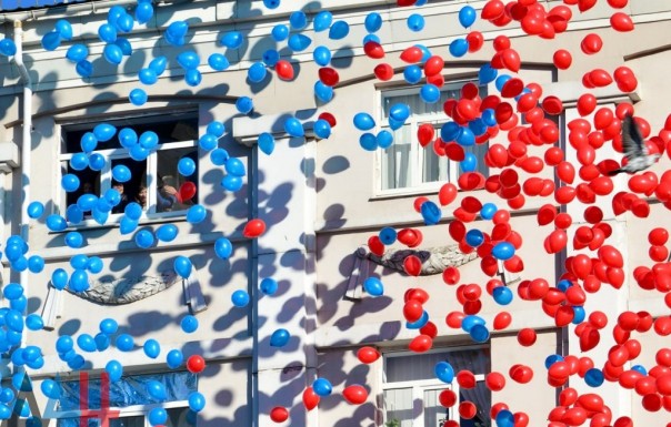 Донецк отметил День флага автопробегом и концертом, в мероприятиях приняли участие 10 тыс. человек Донецк отметил День флага автопробегом и концертом, в мероприятиях приняли участие 10 тыс. человек