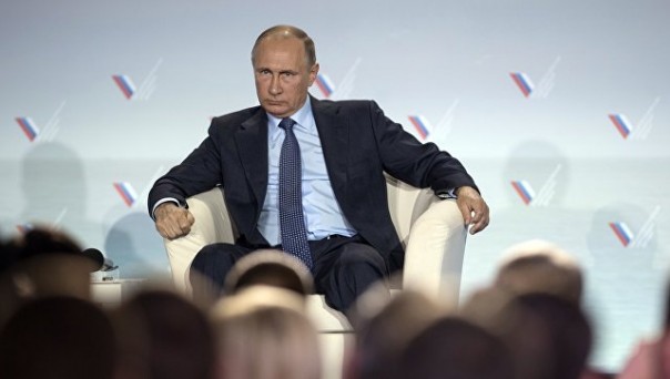 Путин назвал "удивительными идиотами" организаторов энергоблокады Крыма