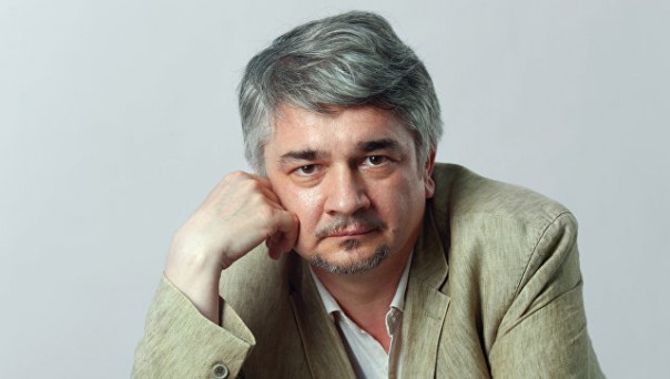 Яценюк играет против Порошенко