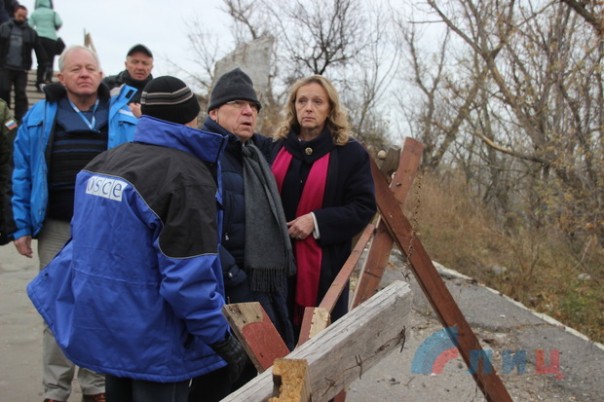 Сводка от НМ ЛНР 28 октября 2016 года. Укрофашисты три раза за неделю пытались занять "серую зону" в районе Золотого Сводка от НМ ЛНР 28 октября 2016 года. Укрофашисты три раза за неделю пытались занять "серую зону" в районе Золотого