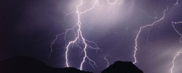 Почему молнии не вредят самолетам