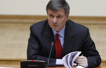 Аваков потребовал от Олланда не указывать, как выполнять минские соглашения