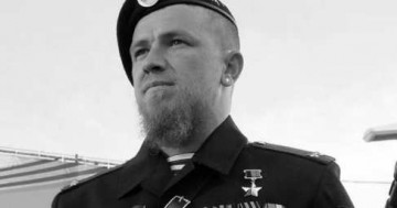 Представитель Греции доставил на могилу Арсена Павлова землю героической Спарты